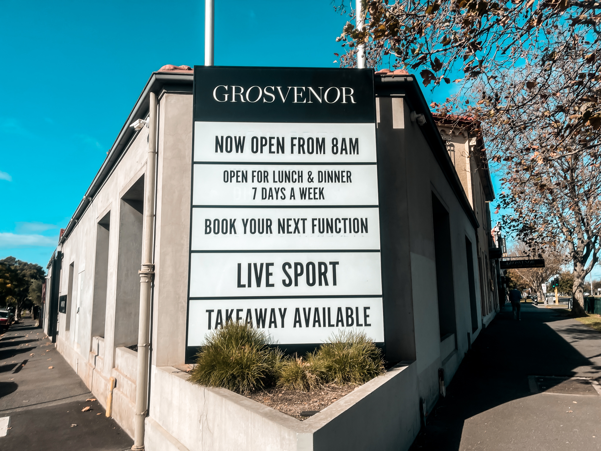 Grosvenor Hotel 25.0858° N, 55.1437° E2